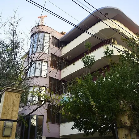 Deja 3* تيرانا