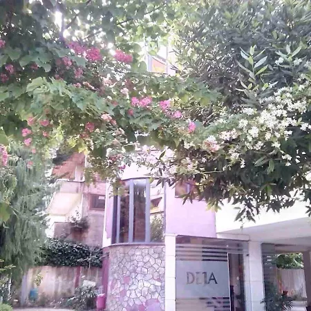 Deja 3* تيرانا