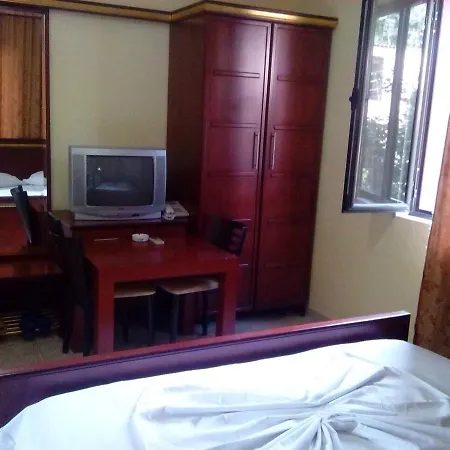 Deja 3* تيرانا