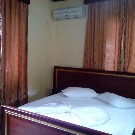 Deja 3* تيرانا