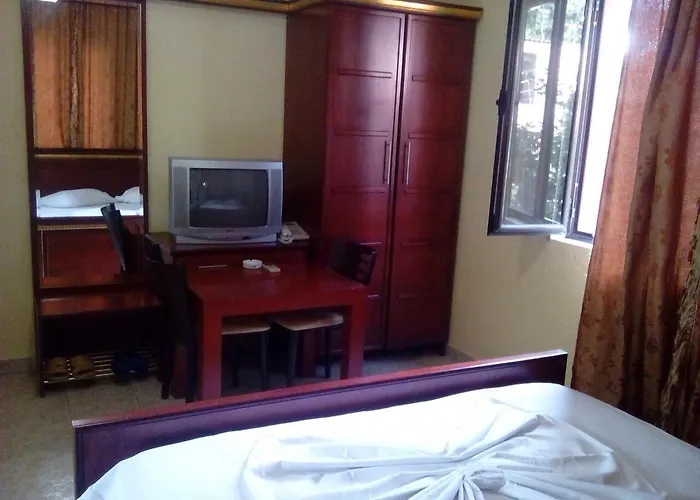 Deja 3* تيرانا