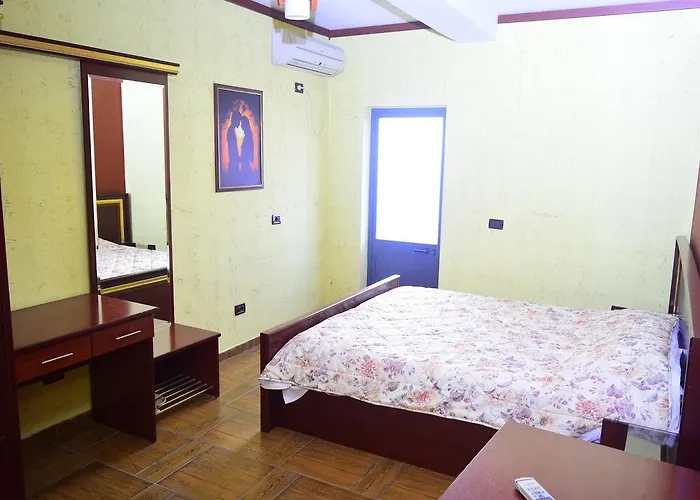 Deja 3* تيرانا