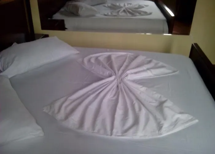 Deja 3* تيرانا